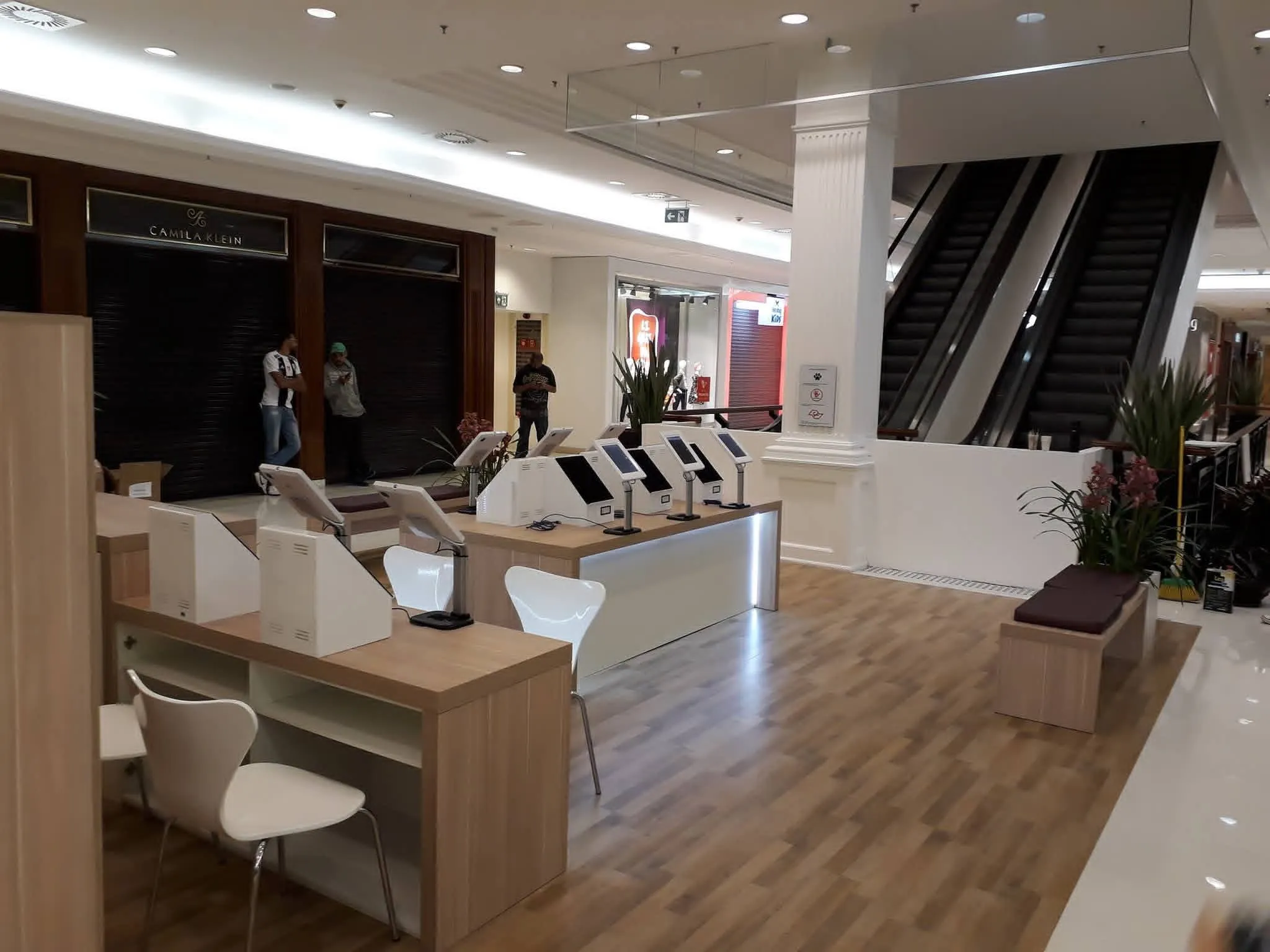 Projeto de Marcenaria Estilo Comercial - Decor & Design